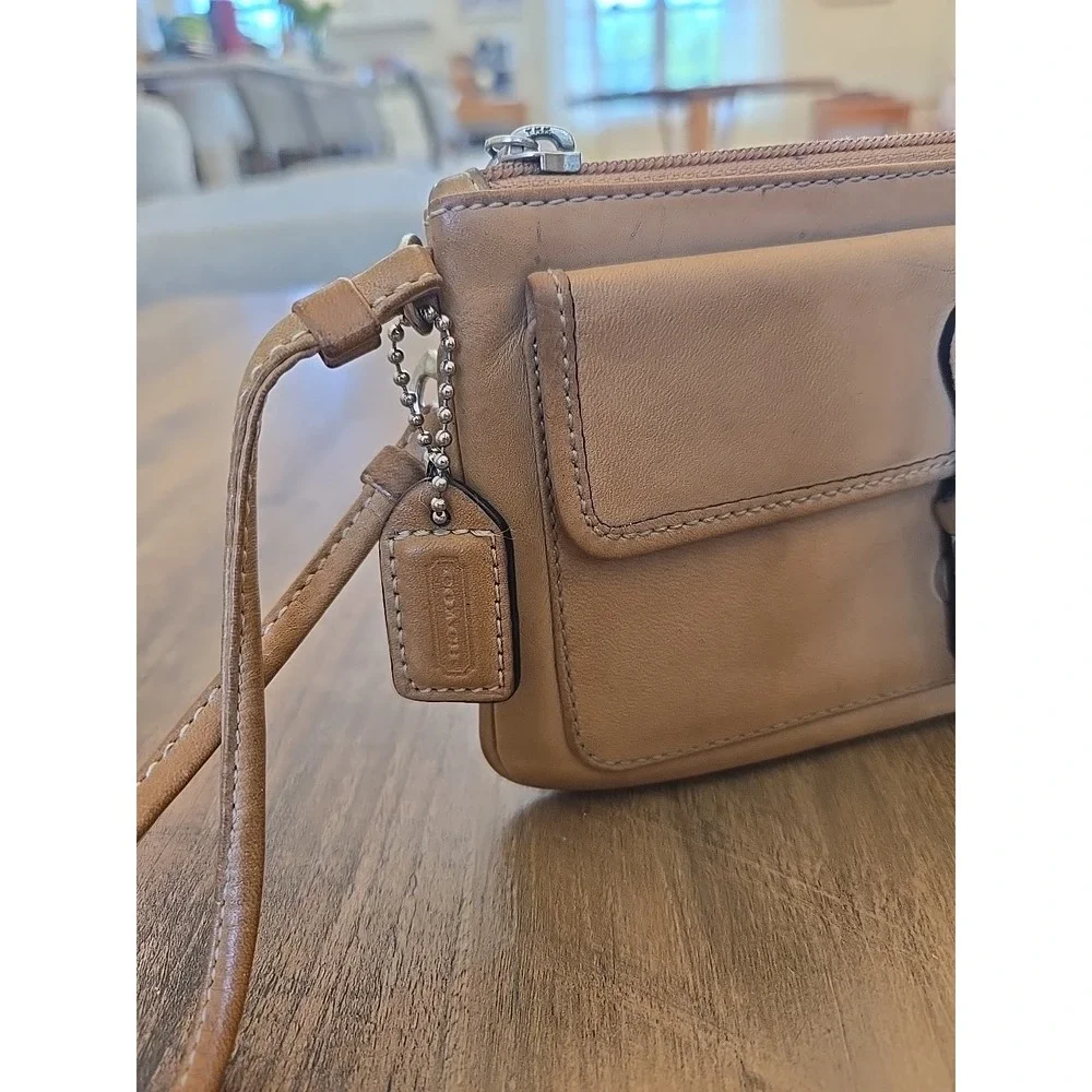 Vintage Coach Wristlet Camel Tan Leather Silver Hardwear Key Tag Wallet/Clutch
